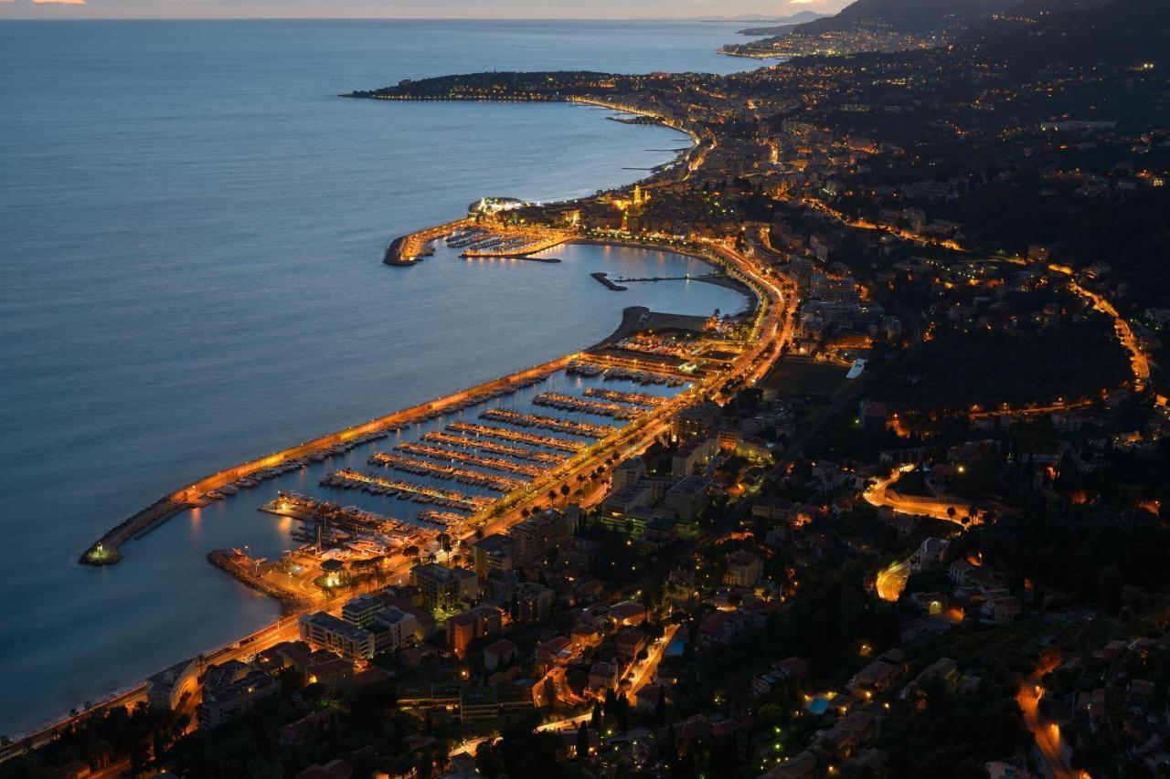 Bea Boat Charter Hotel Menton Bagian luar foto