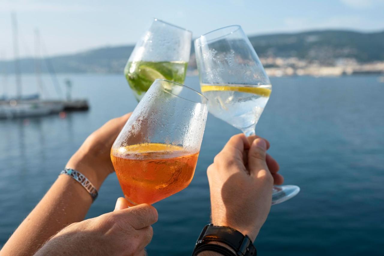 Bea Boat Charter Hotel Menton Bagian luar foto